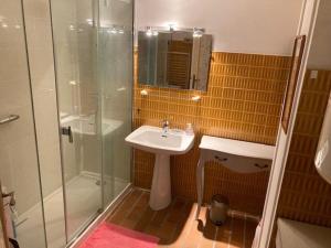 Appartement climatisé centre-ville Le Lavandou avec parking privé - FR-1-308-193