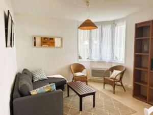 Appartement rénové en bord de mer avec terrasse - 4 pers, proche plage et port - FR-1-481-162