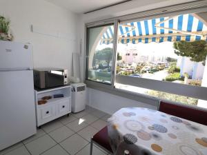 Studio cabine climatisé proche plage avec parking privé, piscines et jardins denfants - FR-1-307-258