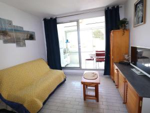 Studio cabine climatisé proche plage avec parking privé, piscines et jardins denfants - FR-1-307-258