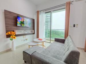 Comfy Cybersquare Ensuite with Skyline View #CS9