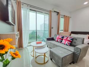 Comfy Cybersquare Ensuite with Skyline View #CS9