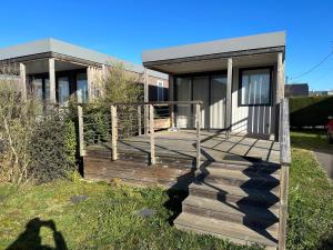 Mobil-Home Confort 4 Pers, à 200m Plage, Terrasse, Piscine Chauffée, Parking, Wi-Fi Gratuit - FR-1-361A-83