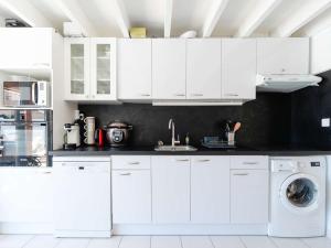 Pavillon climatisé avec piscine, terrasse, parking, et Wi-Fi à Gruissan - FR-1-409-265