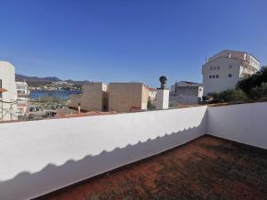 Casa espaciosa de 10 pers. con terraza, cerca de la playa y área de entretenimiento en Llançà - ES-89-138