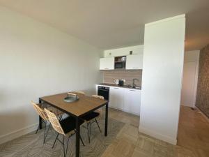 Studio moderne avec vue océan, WIFI, parking à Biarritz - FR-1-239-1040