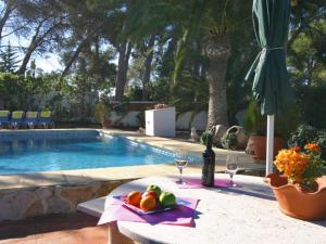 Villa clásica con piscina privada, cerca de la playa y comodidades - HISP-216-205