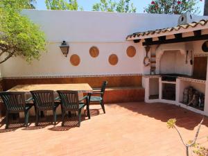 Villa clásica con piscina privada, cerca de la playa y comodidades - HISP-216-205