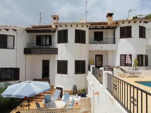 Acogedora casa en Moraira con piscina comunitaria, cerca de la playa, ideal para familias y amigos - HISP-216-222