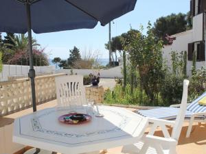 Acogedora casa en Moraira con piscina comunitaria, cerca de la playa, ideal para familias y amigos - HISP-216-222