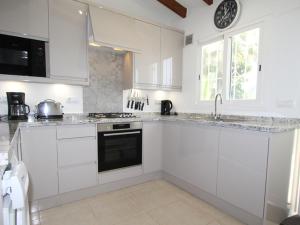 Casa de vacaciones en Moraira: 2 hab, piscina, cerca de playa y deportes - HISP-216-228