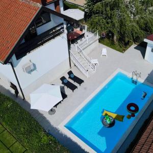 Villa Mina Kladovo, 5-Bedroom Villa with Pool for up to 12 People