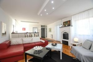 Villa Mina Kladovo, 5-Bedroom Villa with Pool for up to 12 People