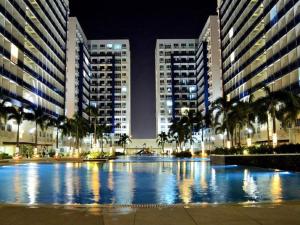 SEA 2-BR Unit with Free Parking near Mall of Asia