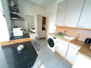 Palais Porte de France Apartment With Air conditionner