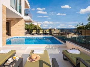 Luxury villa with swimming pool and sauna