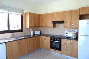 Modern 3 bedroom villa, pool and close to golf course