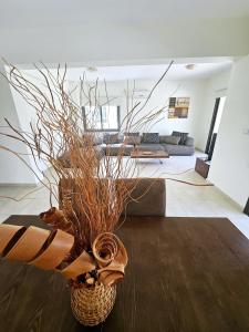 Modern 3 bedroom villa, pool and close to golf course