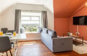 Stylish Loft Apartment with View - Pont-hir