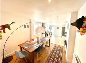 *Family Home in Mumbles. Close to the Beach*