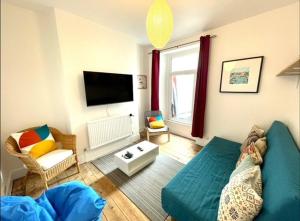 *Family Home in Mumbles. Close to the Beach*