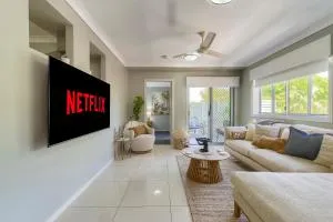 Experience this Stylish Brisbane Apartment - Yekibin