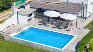 3 bedroom apartment with private pool 