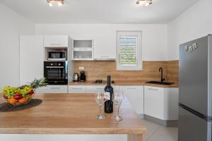 3 bedroom apartment with private pool