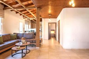 Stunning and spacious apt in Athens