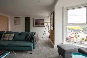 Falmouth townhouse with beautiful panoramic views - 法拉盛