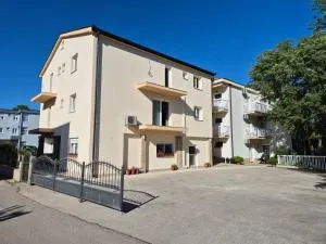 默主歌耶希望旅馆 - Babljača