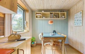 3 Bedroom Beautiful Home In Ørsted