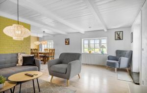 Stunning Home In Ringkøbing With Wifi
