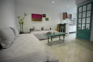 Le Bleu Panaché - Sāqiyat az Zayt