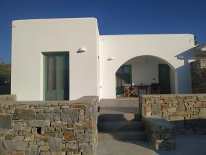 SIFNAIOU TRADITIONAL Houses 1 & 3