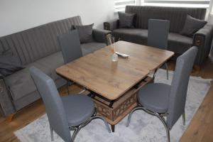 2 bedroom entire flat 2 minutes from underground