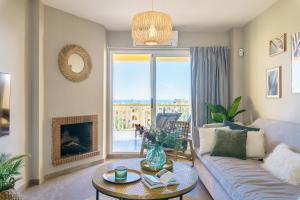 Calahonda Royale Seaview Suite - Happy Rentals