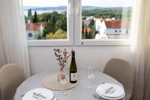 Apartment Olive with wonderful sea view - 500 m from beach 