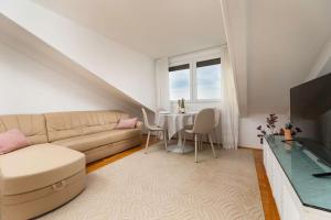 Apartment Olive with wonderful sea view - 500 m from beach