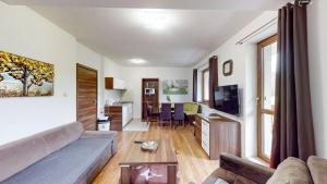 Kamzik Apartment with Mountain View & Garage DONOVALY