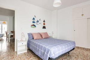 Apartamento completo con 3 amplios dormitorios y gran azotea privada