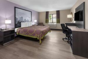 King Room with Jetted Tub - Non-Smoking room in Super 8 by Wyndham Copley Akron