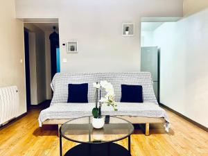Appartements Le LENNON - Centre Ville T2 - Rez-de-chaussee : photos des chambres