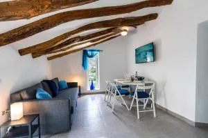 Azul - A self-catering apartment with shared pool & hot tub in Oria - Partaloa