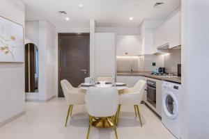 STAY BY LATINEM Luxury 1BR Holiday Home CV A1507 near Burj Khalifa