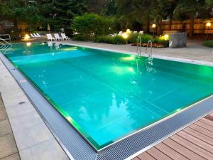 Modern LAAX apt, Swimming Pools, Wellness & Tennis