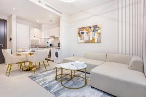 STAY BY LATINEM Luxury 1BR Holiday Home CV A1507 near Burj Khalifa