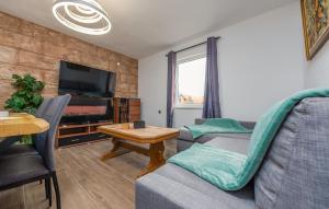 Nice Home In Gracac With Wifi