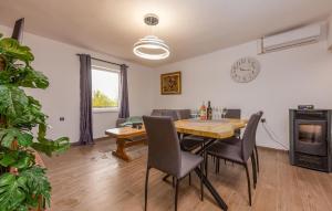 Nice Home In Gracac With Wifi