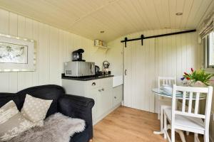 Finest Retreats - Hay and Hedgerow Glamping